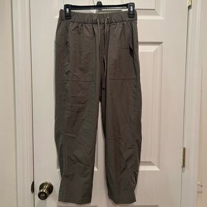 OLD NAVY Cropped activewear pants